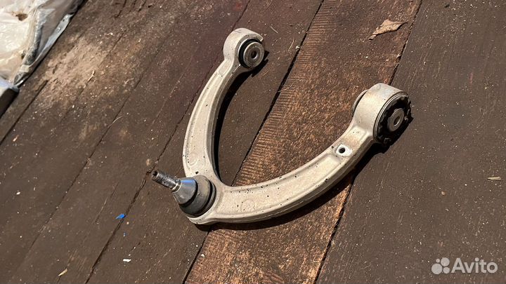 Верхний рычаг подвески GL 500