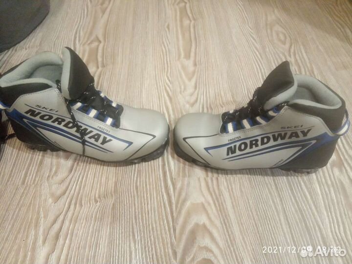Лыжные ботинки