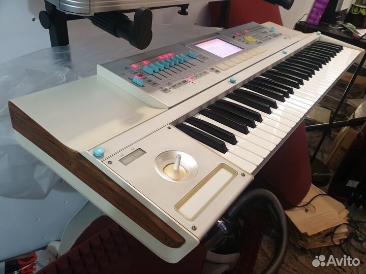 Korg M3 синтезатор, рабочая станция 61 клавишный