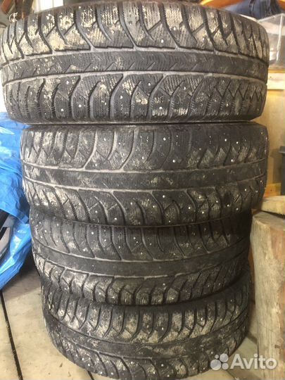 Bridgestone Ice Cruiser 7000 215/65 R16 98T
