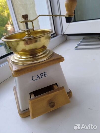 Кофемолка ручная жерновая