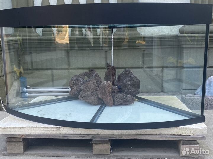 Угловой аквариум с гнутым стеклом