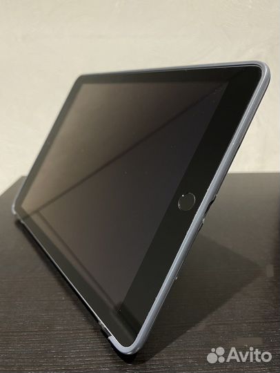 Планшет apple iPad i 5 поколение