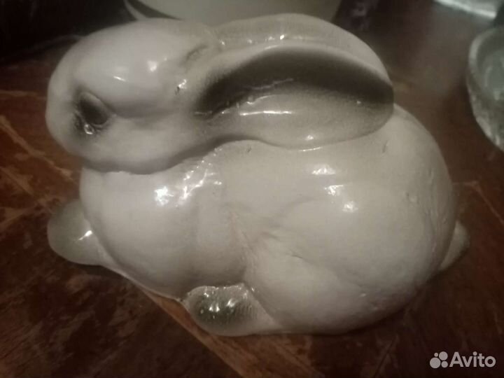 Статуэтка фарфоровый Заяц