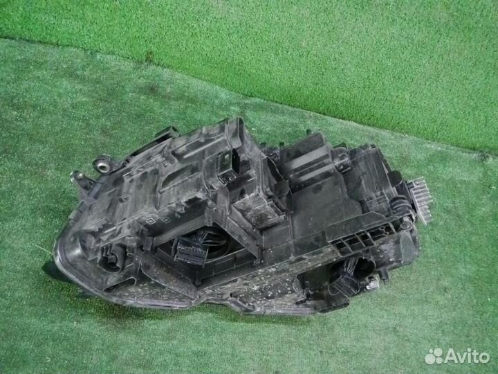 Фара правая Volkswagen Tiguan