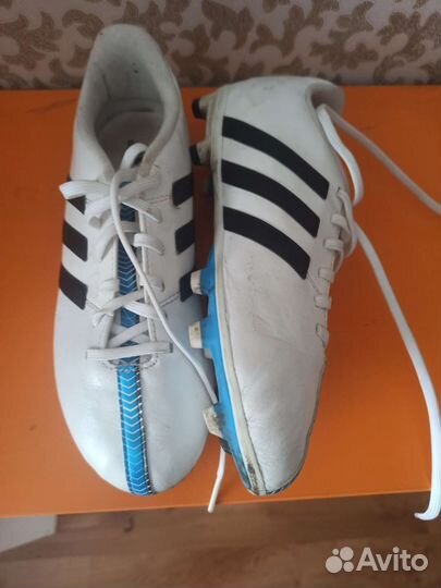 Футбольные бутсы adidas