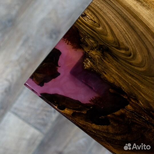 Кухонный стол из Грецкого ореха и эпоксидной смолы