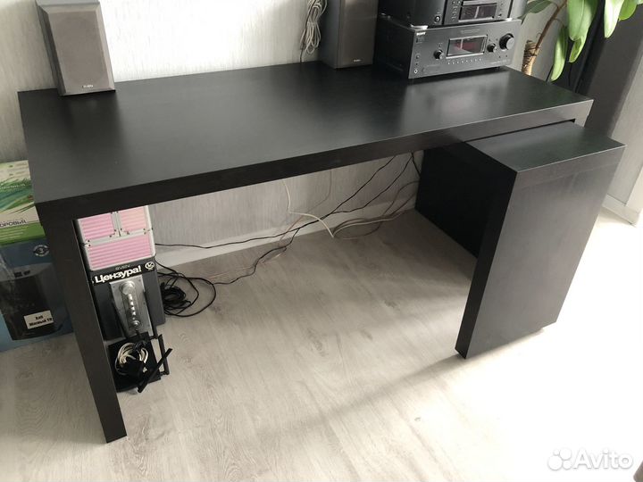 Стол письменный IKEA Malm
