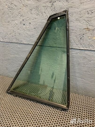 Форточка двери задняя левая Lexus Rx 350