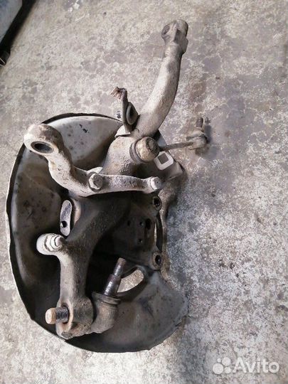 Кулак передний передний левый Mercedes-Benz