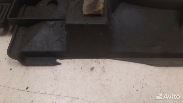 Диффузор вентилятора Mazda 3