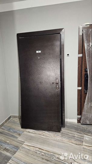 Дверь входная металлическая от застройщика