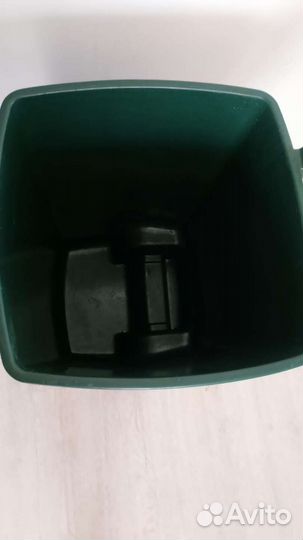 Мусорный бак Curver90 литров