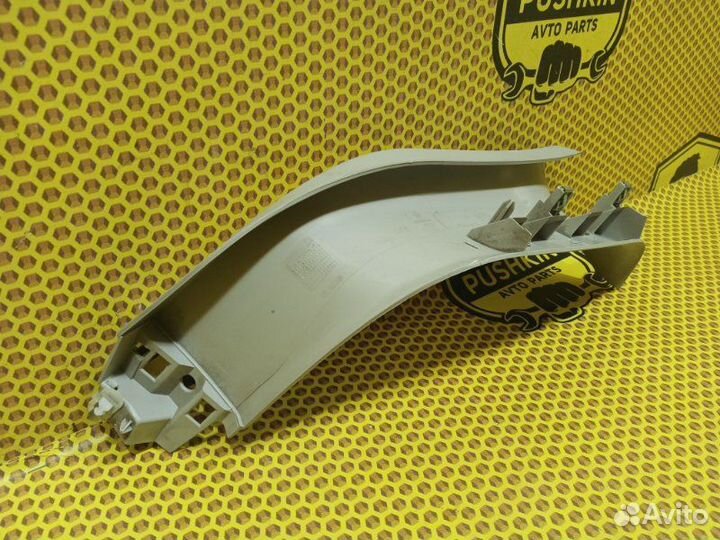 Обшивка крышки багажника боковая правая Renault