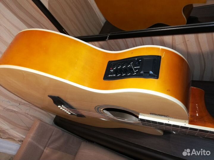 Электроакустическая гитара