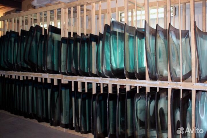 Стекло лобовое на Infiniti