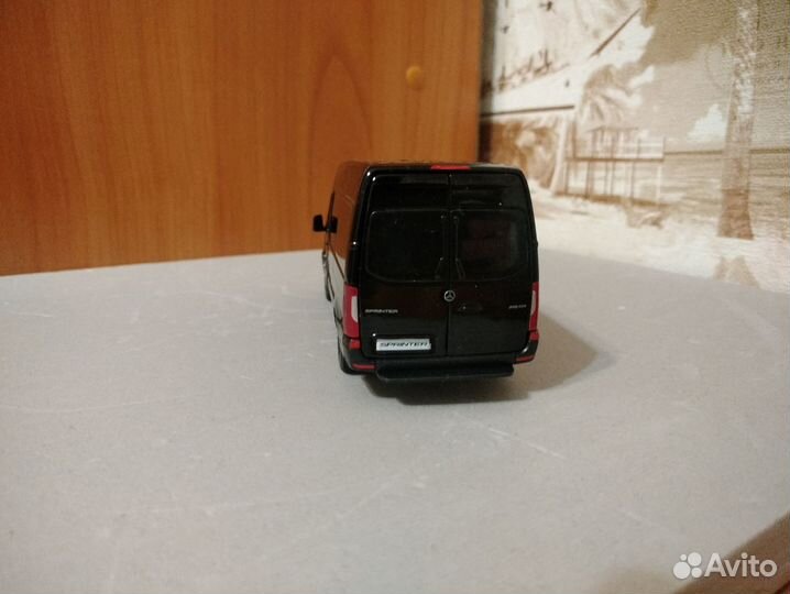 1/48 Mercedes Sprinter