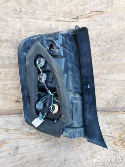 Фонарь задний правый Toyota Prius 2 NHW20 2005