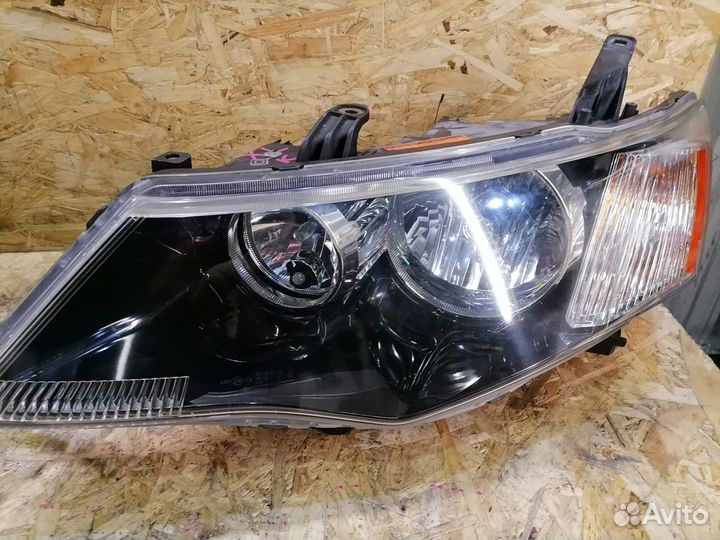Комплект фар Mitsubishi Outlander XL дорест ксенон