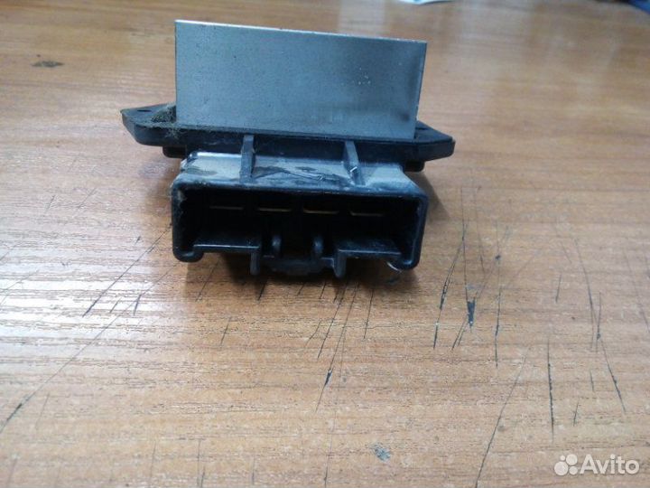 Резистор отопителя Toyota Avensis 2 250 2003-2008