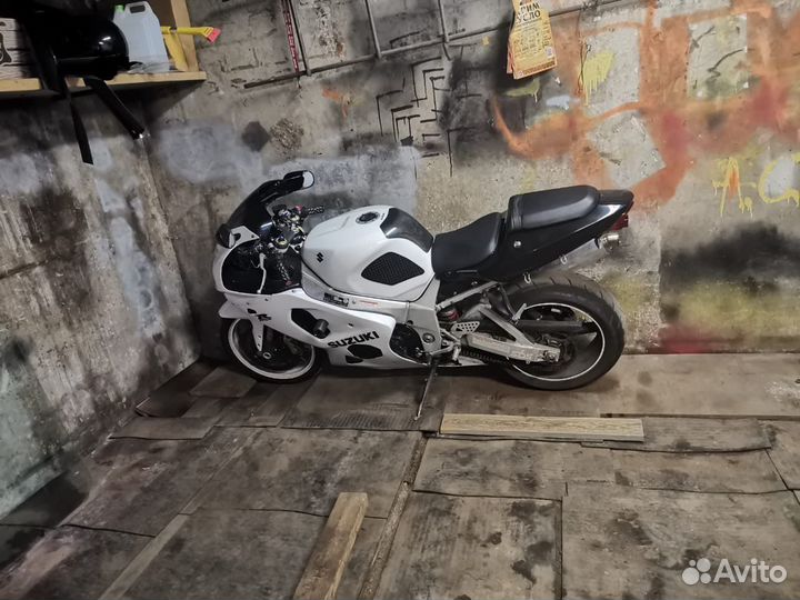 Suzuki GSX R-1000 K1