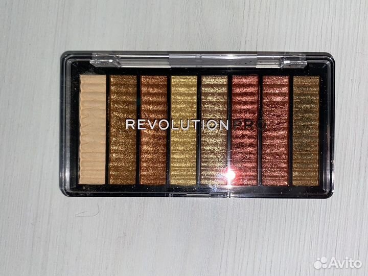 Палетка для глаз Revolution Pro