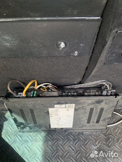 Усилитель с проводами