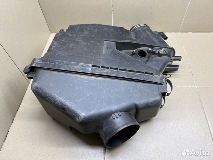 Корпус воздушного фильтра Toyota Land Cruiser