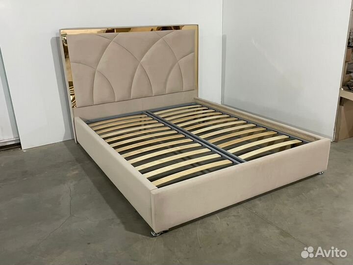 Кровать мягкая