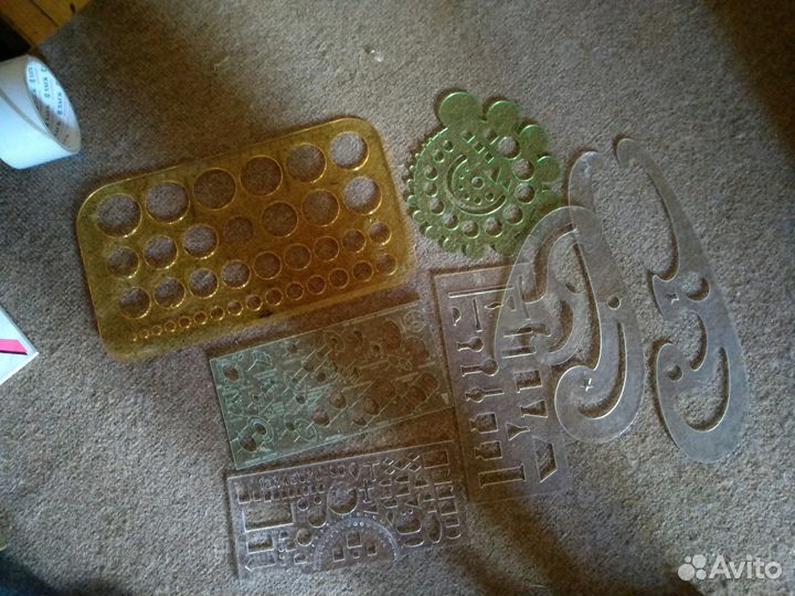 Лекало, черчежные линейки, тубус для черчежей