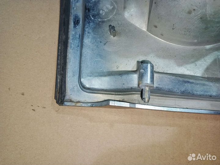 Поворотник левый Toyota Hiace 1996