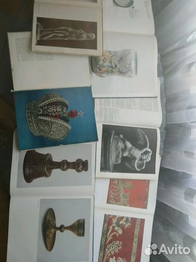 Продаётся библиотека книг