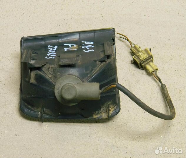 Поворотник левый VW Passat B3 (белый)