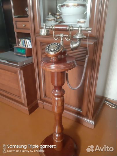 Винтажный телефон