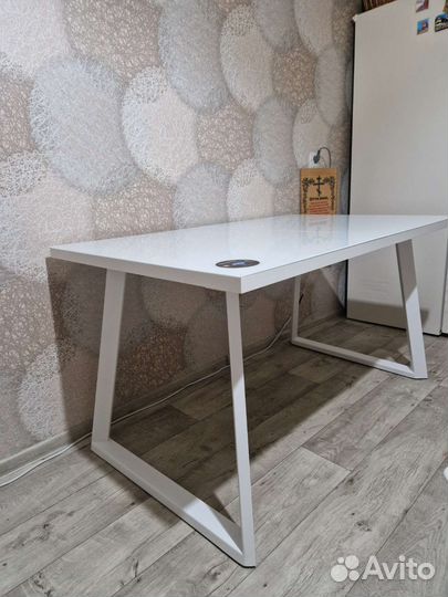 Стол обеденный