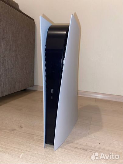 Sony Playstation 5 без дисковода + 2 геймпада