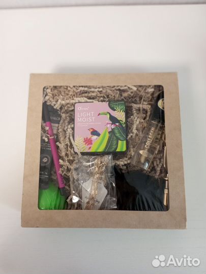 Набор косметики плюс цепочка в подарок