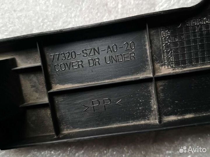 Накладка торпеды нижняя левая acura zdx