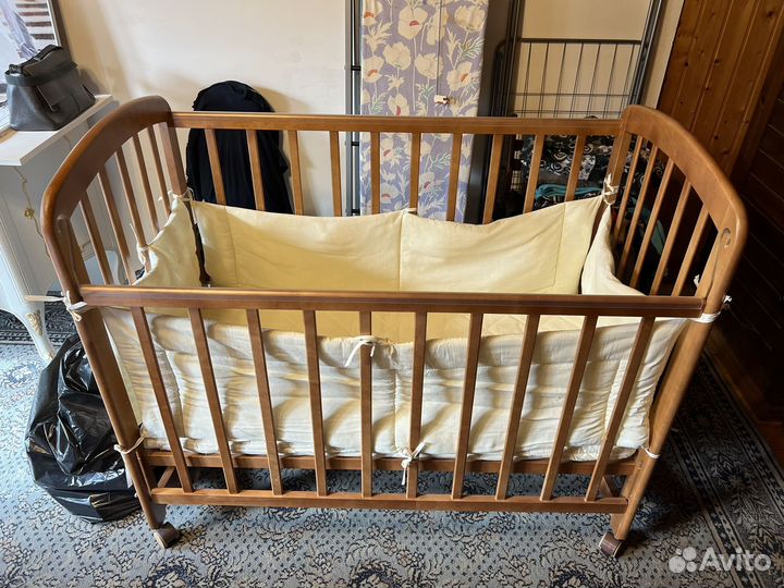 Детская кроватка