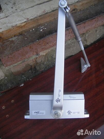 Доводчик дверной