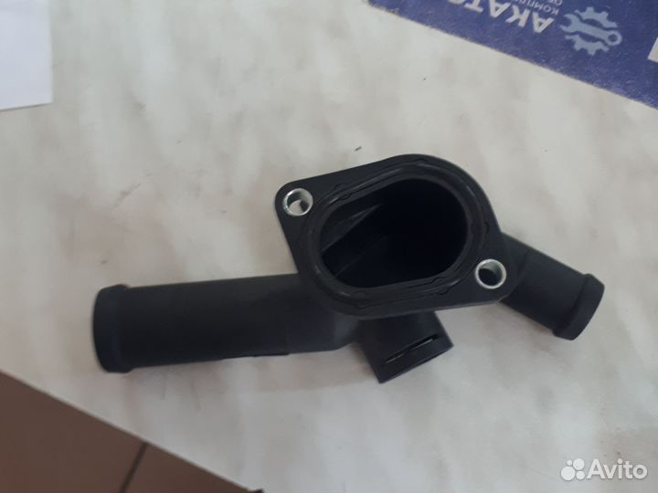 Фланец водчного охлпждения Skoda Fabia