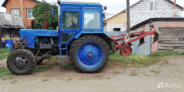 Вспашка земли трактором