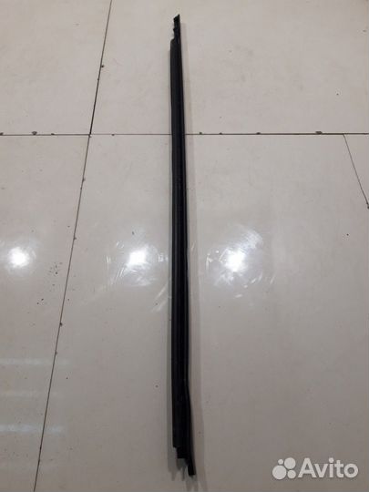 Уплотнитель стекла (передний, правый, внешний)