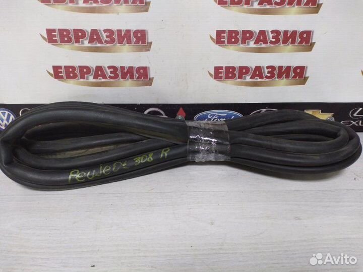 Уплотнительная резинка двери багажника Peugeot 308