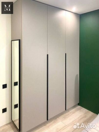 Шкаф встроенный распашной