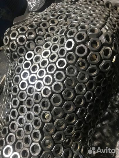 Барельеф из гаек