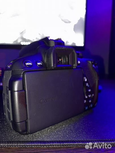 Камера Canon EOS 650D