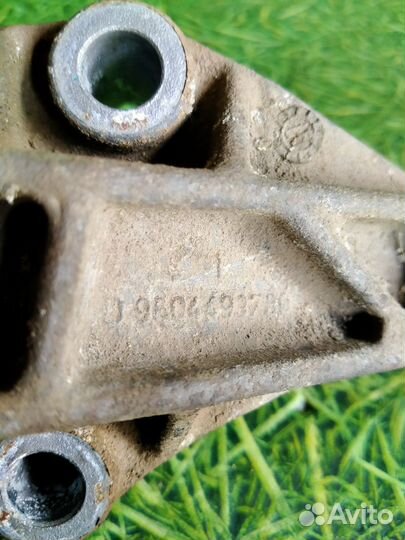 Кронштейн двигателя для Пежо 306 1998г