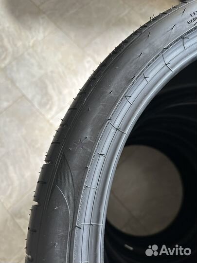Pirelli P Zero PZ4 315/30 R23 и 275/35 R23