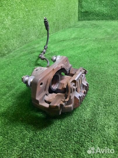 Суппорт тормозной передний левый Bmw 525I Touring